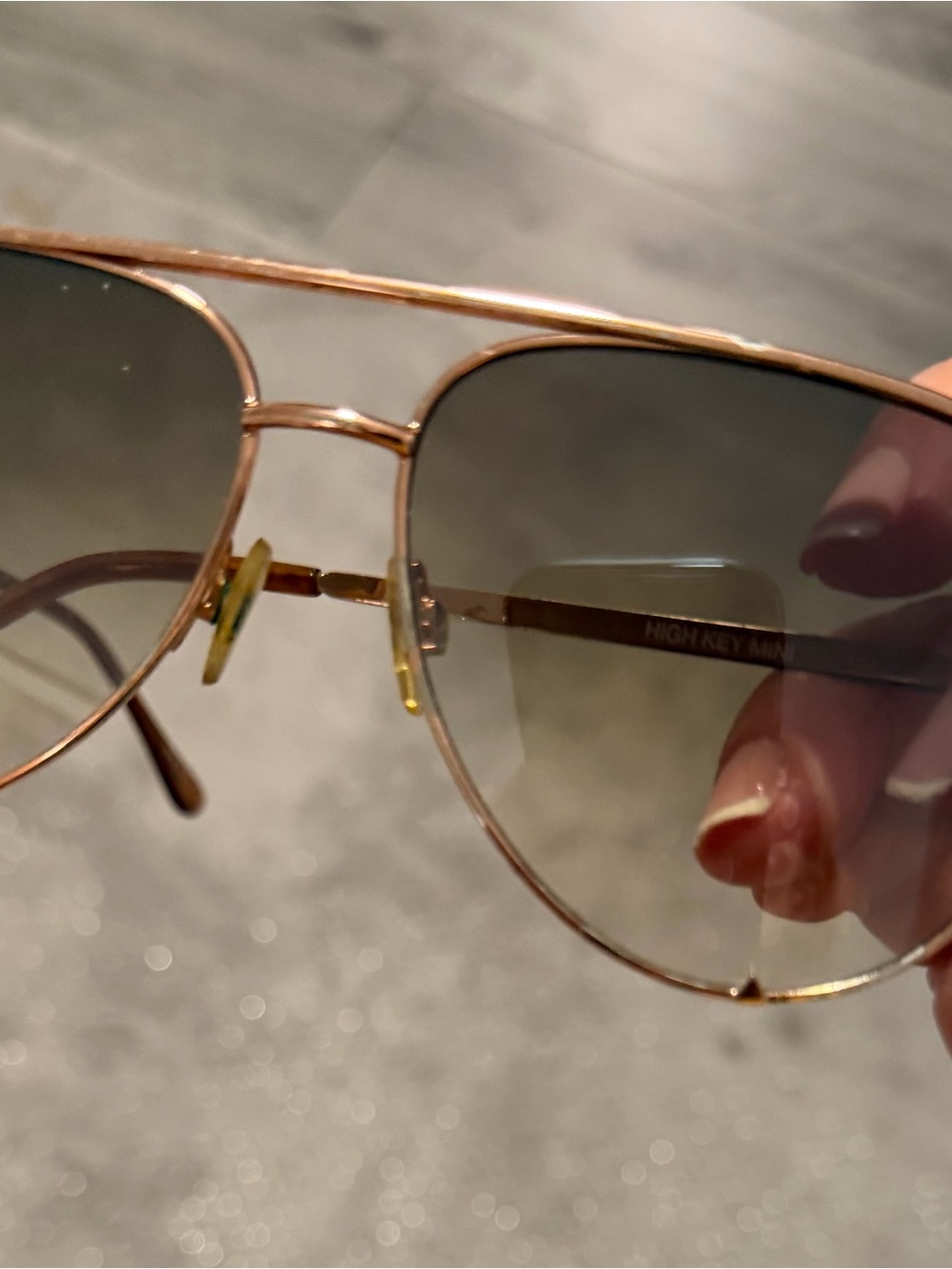 QUAY AUSTRALIA DESI PERKINS Gold Aviator Sunglasses 😎 - Gradient Smoke Lenses
